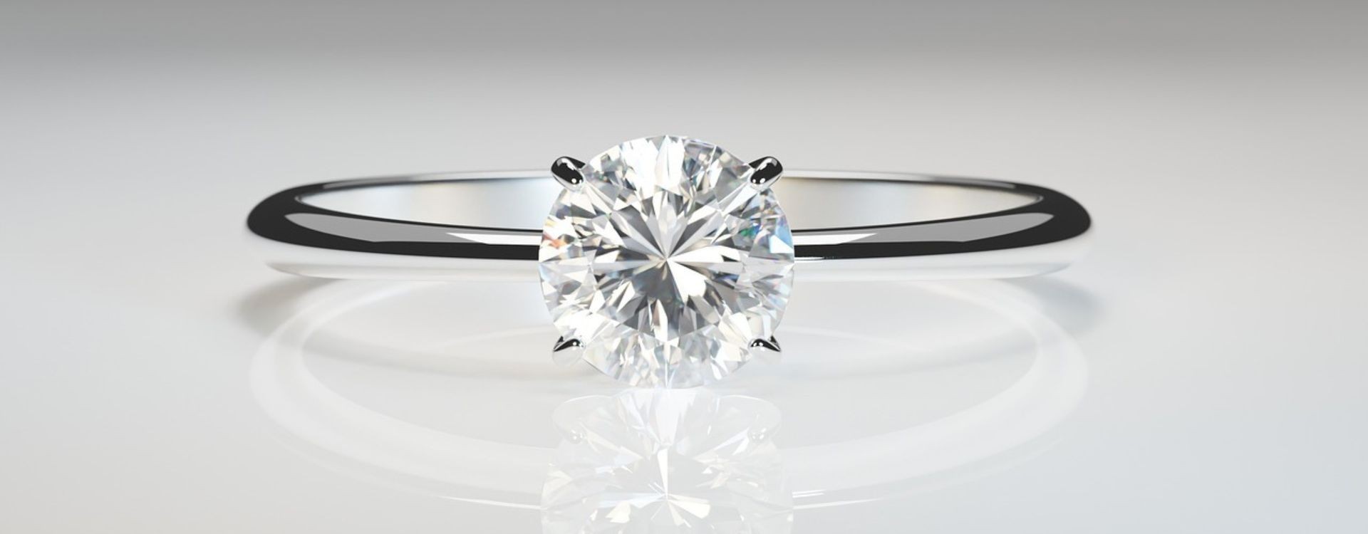 ¿Cuál es la diferencia entre un anillo de diamantes y uno de brillantes?